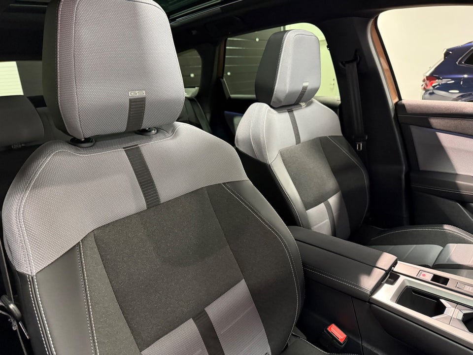 Opel Grandland-e 73 GS Sky 5d