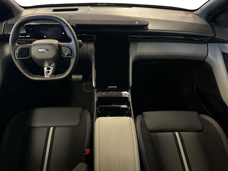 Ford Capri 82 Select Extended Range 5d