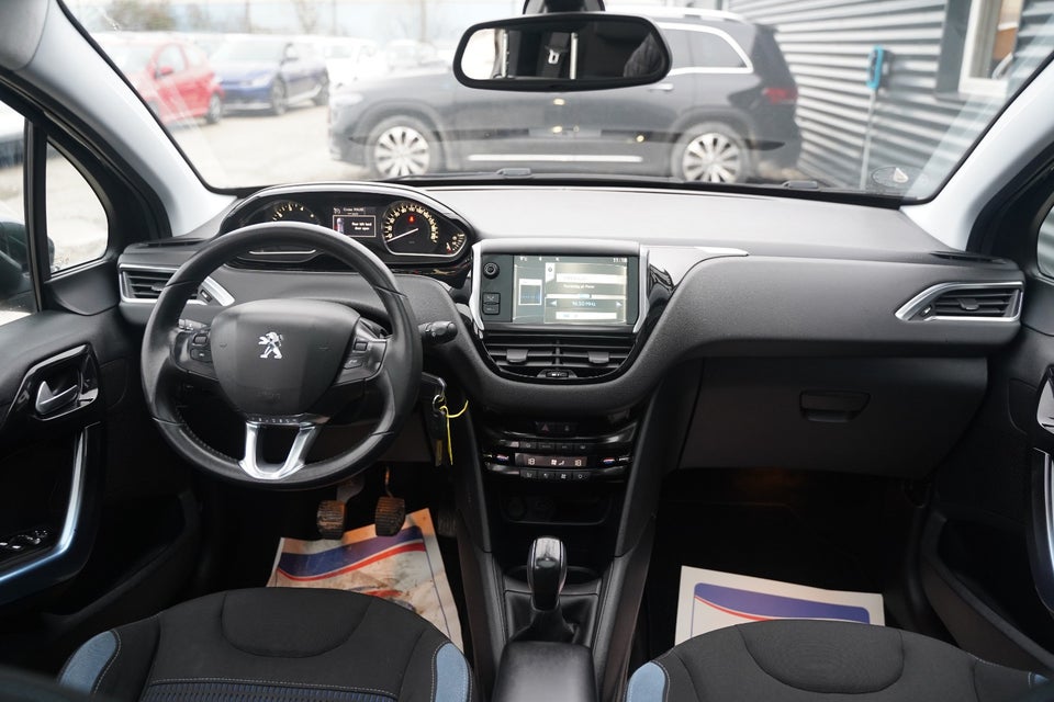 Peugeot 208 1,2 VTi Allure Sky 5d