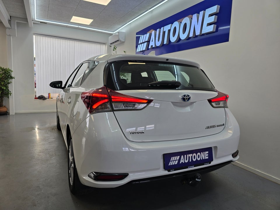 Toyota Auris 1,8 Hybrid H1 CVT 5d