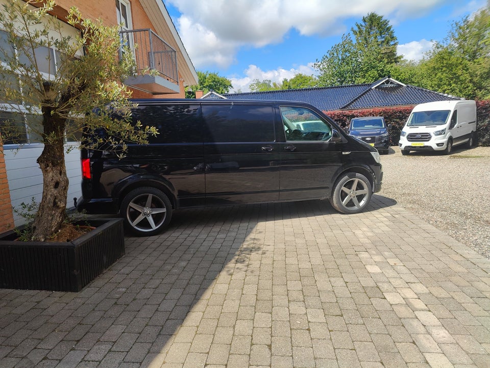 VW Transporter 2,0 TDi 150 Kassevogn lang