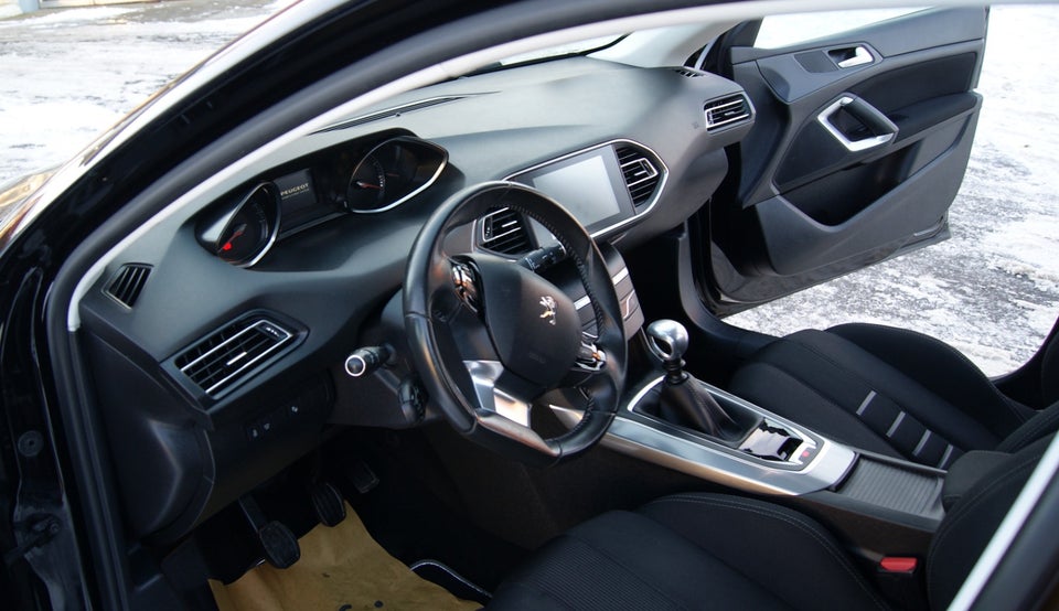 Peugeot 308 1,2 e-THP 130 Allure SW 5d