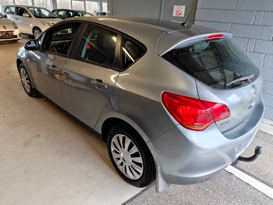 Opel Astra 1,6 Enjoy 5d