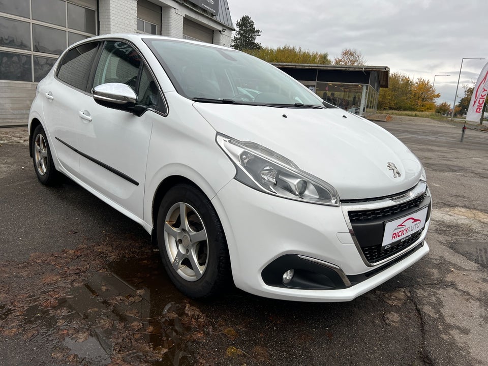 Peugeot 208 1,6 BlueHDi 100 Desire 5d