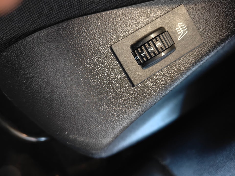 Peugeot 208 1,6 BlueHDi 100 Envy Sky 5d