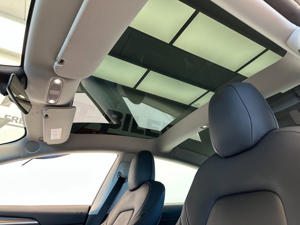 Tesla Model 3 RWD 4d