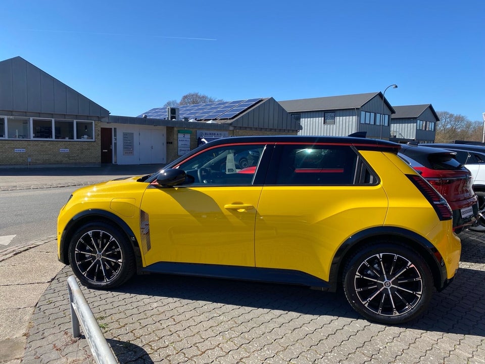 Renault 5 E-Tech 52 Iconic 5d