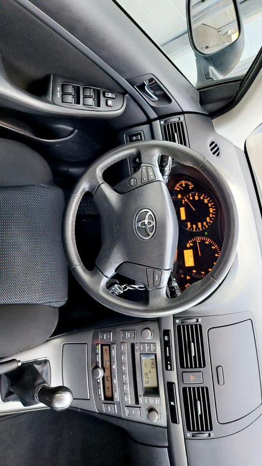 Toyota Avensis 1,8 VVT-i Terra 4d