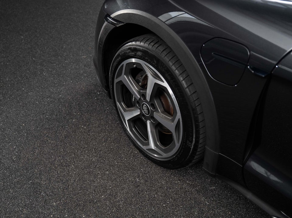 Porsche Taycan 4 Performance+ Cross Turismo 5d
