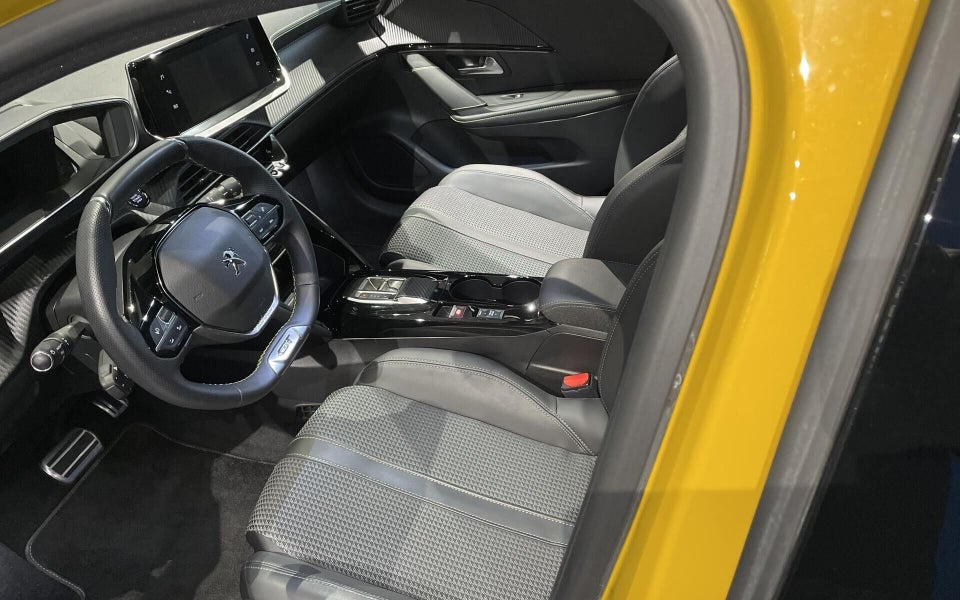 Peugeot e-208 50 GT 5d