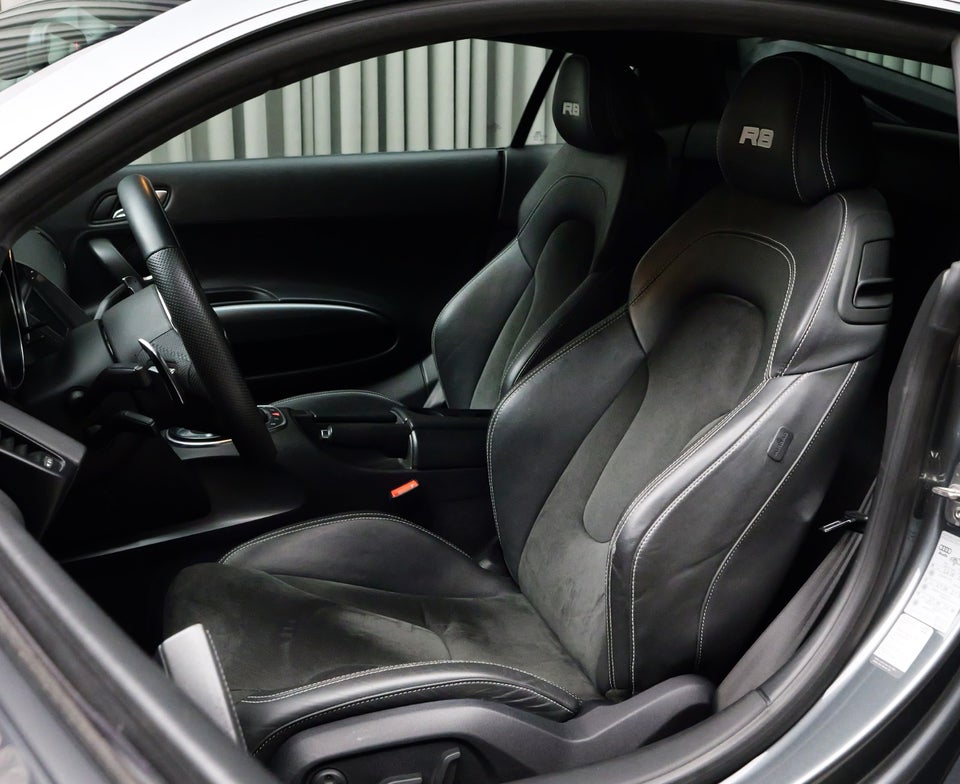 Audi R8 4,2 FSi Coupé quattro R-tr. 2d