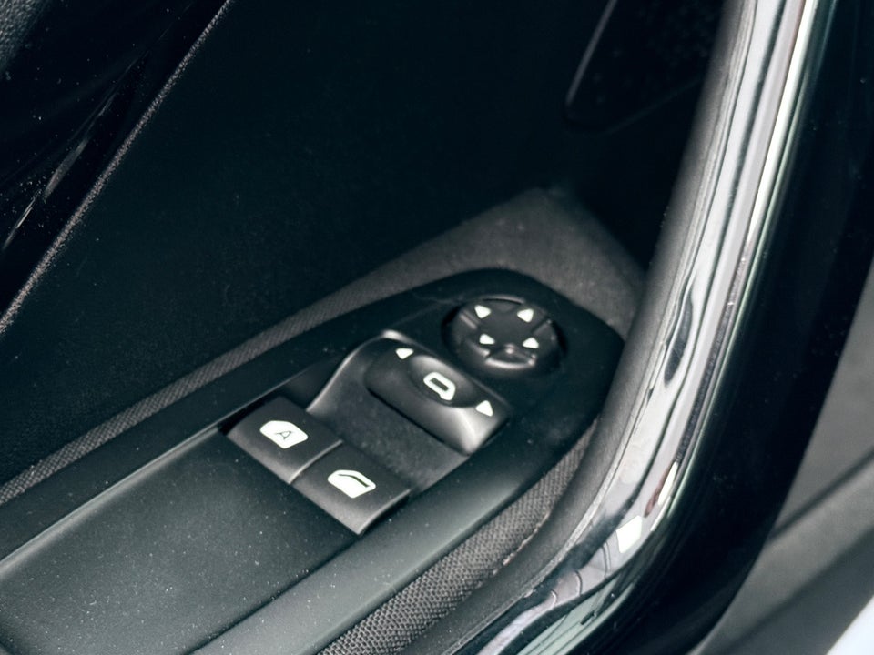 Peugeot 208 1,6 BlueHDi 100 Envy Sky 5d