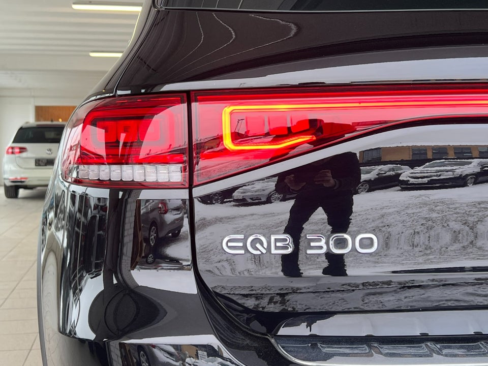 Mercedes EQB300 4Matic 5d