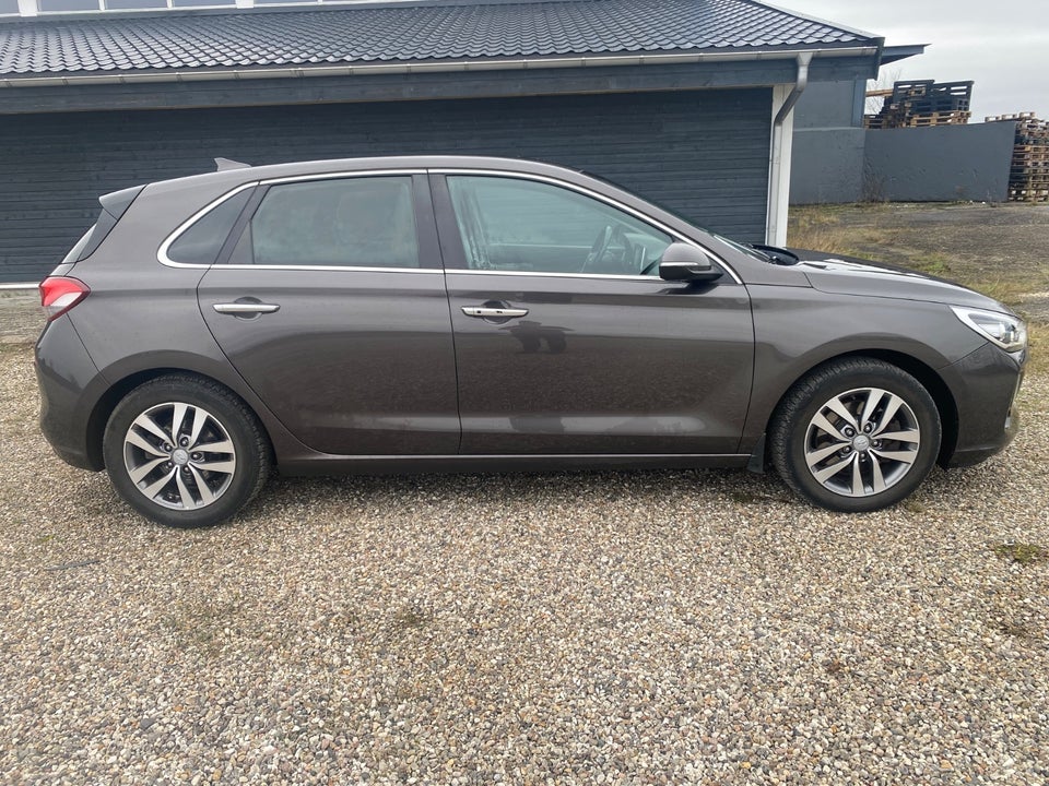 Hyundai i30 1,6 CRDi 110 Premium 5d