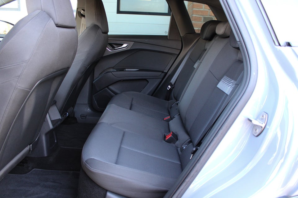 Audi Q4 e-tron 45 quattro 5d