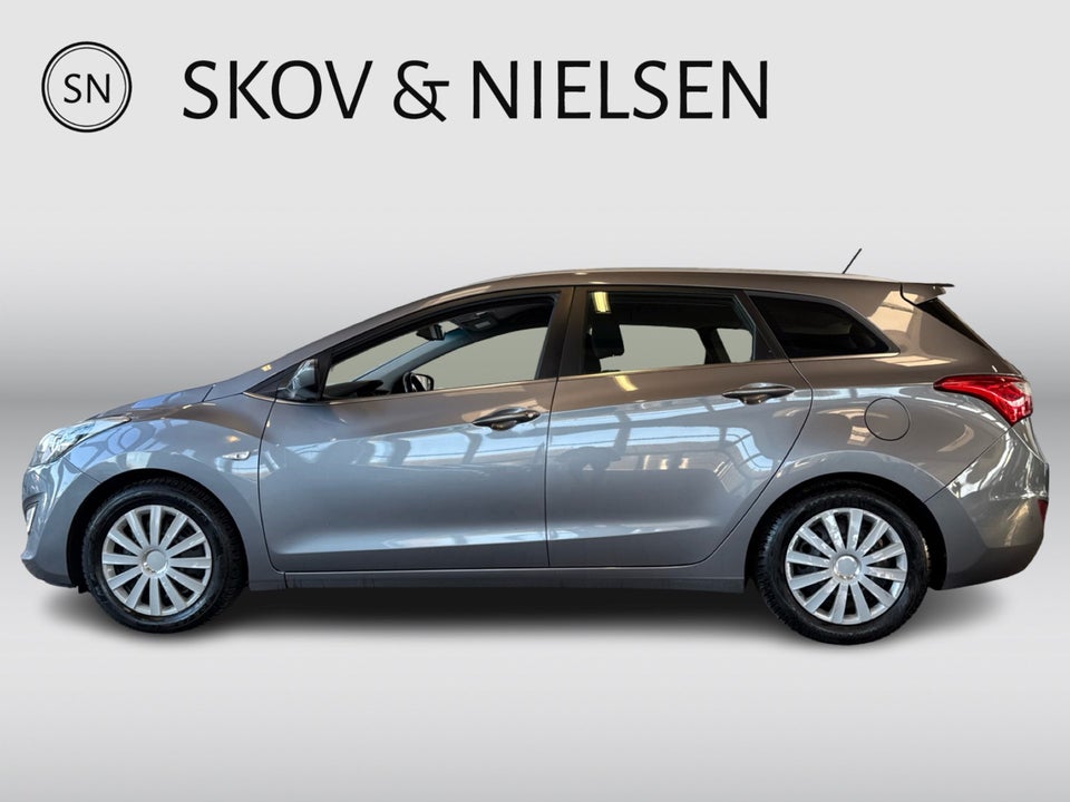 Hyundai i30 1,6 CRDi 110 Premium CW DCT 5d