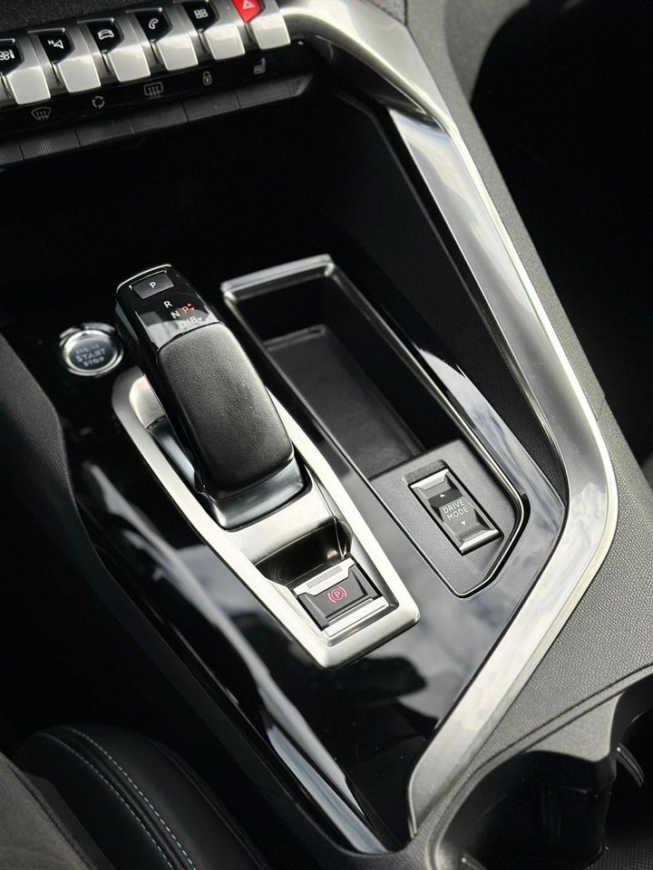 Peugeot 3008 1,6 Hybrid Allure Limited EAT8 5d