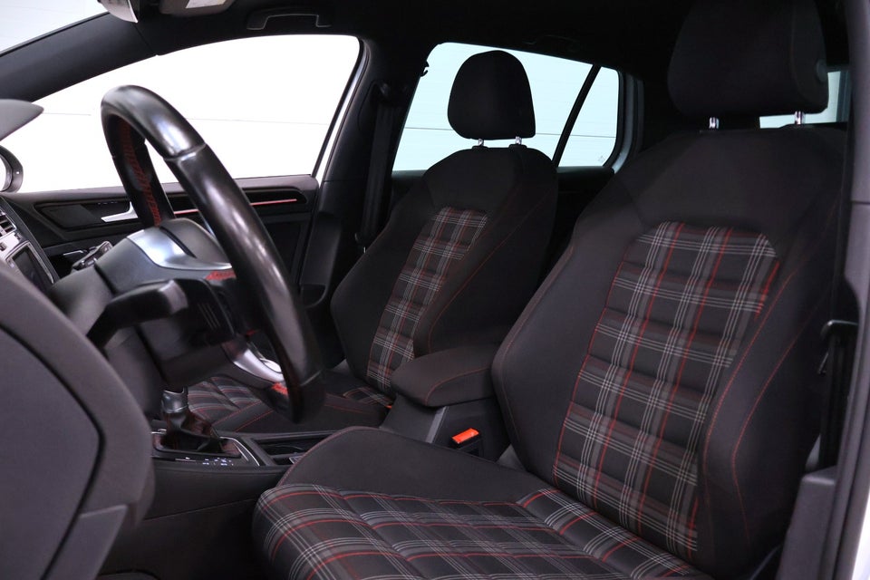 VW Golf VII 2,0 GTi Performance DSG BMT 5d