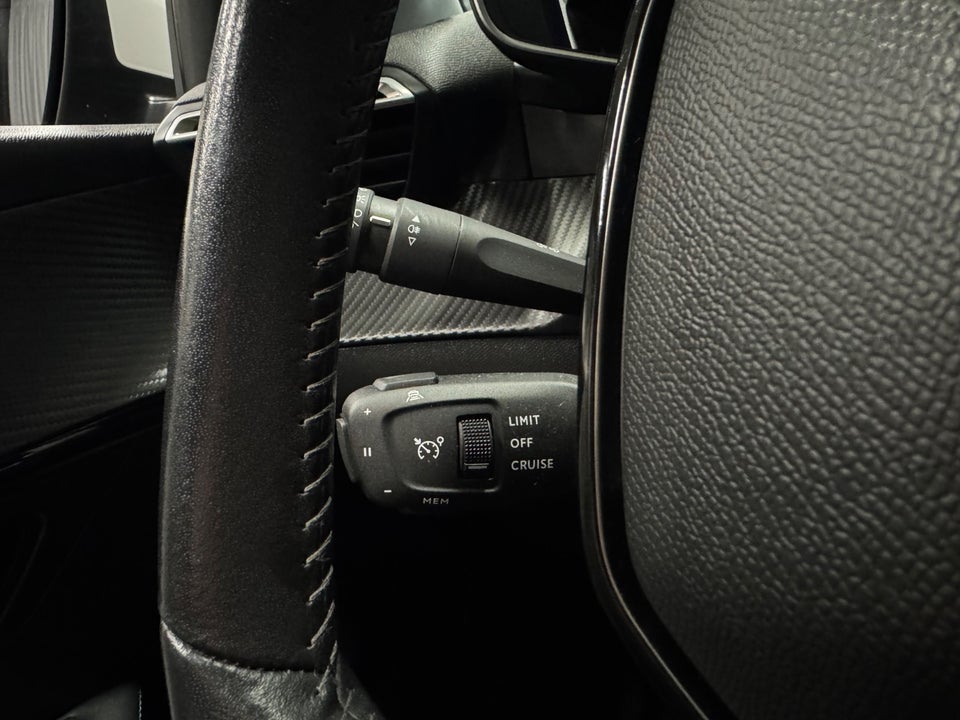 Peugeot 208 1,5 BlueHDi 100 Allure Sky 5d