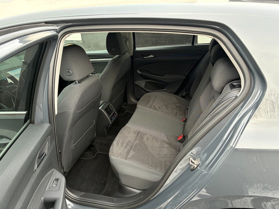 VW Golf VIII 1,4 eHybrid DSG 5d