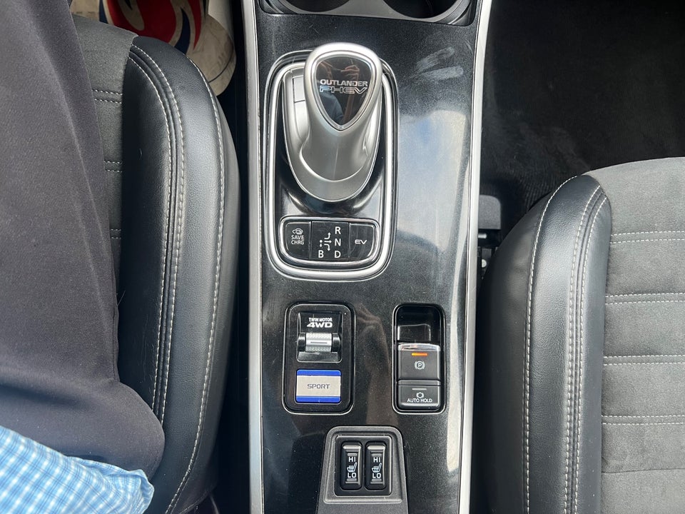 Mitsubishi Outlander 2,4 PHEV Invite+ CVT 4WD 5d