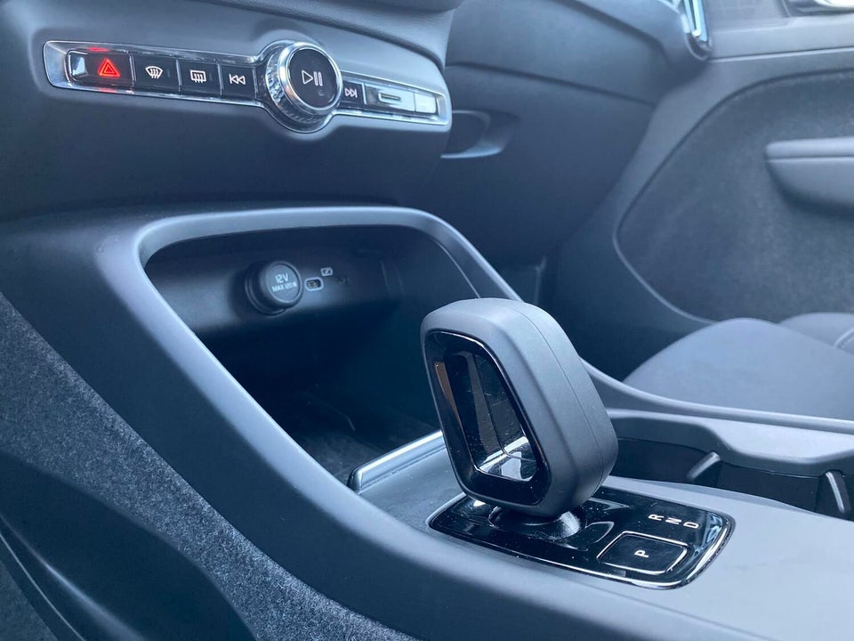 Volvo EX40 Standard Range Core 5d