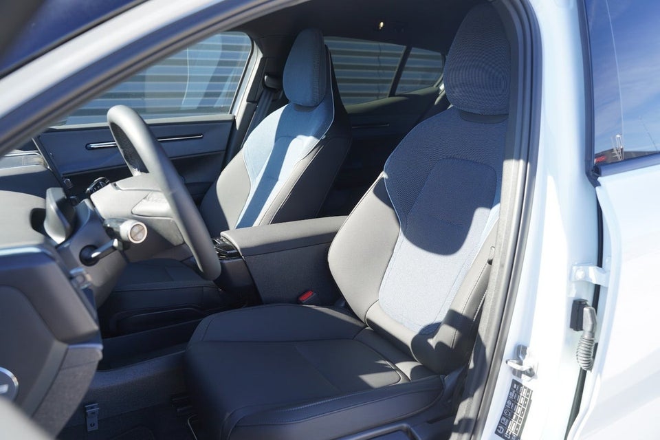 Volvo EX30 Extended Range Plus 5d