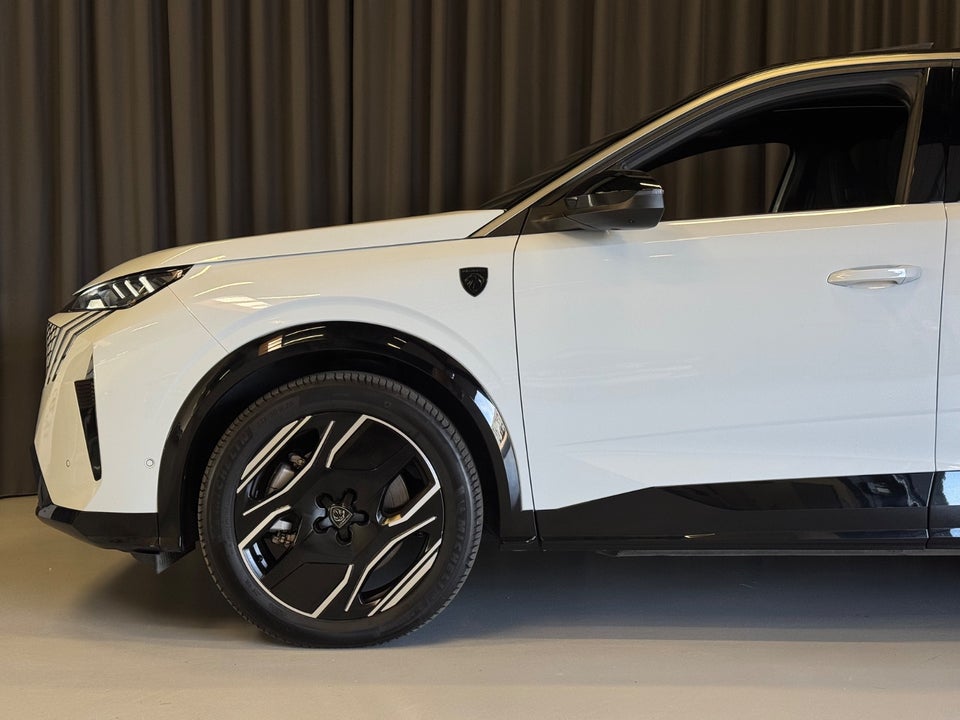 Peugeot e-3008 77 GT 5d