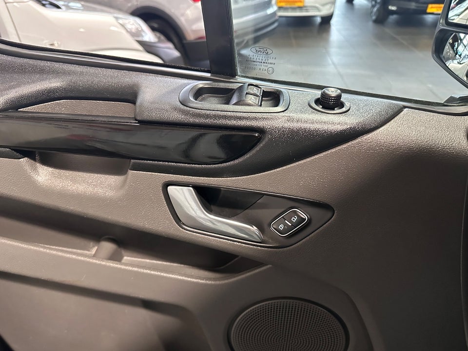 Ford Transit Custom 320L 2,0 TDCi 185 Sport aut.