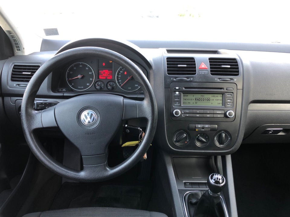 VW Golf V 1,6 FSi Comfortline 5d