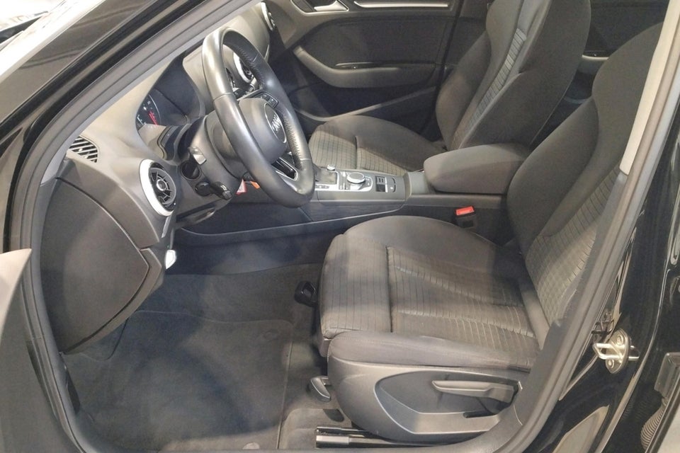 Audi A3 1,6 TDi 116 Sport S-tr. 4d