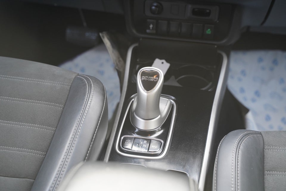 Mitsubishi Outlander 2,4 PHEV Invite CVT 4WD 5d