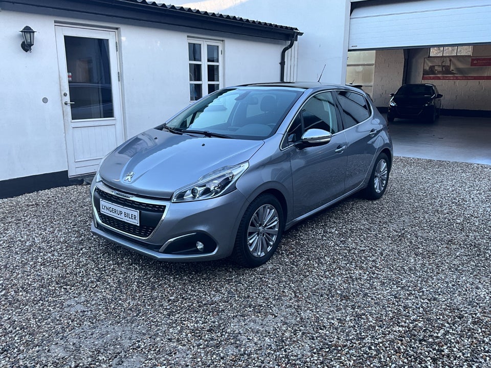 Peugeot 208 1,2 PureTech 82 Selection Sky 5d