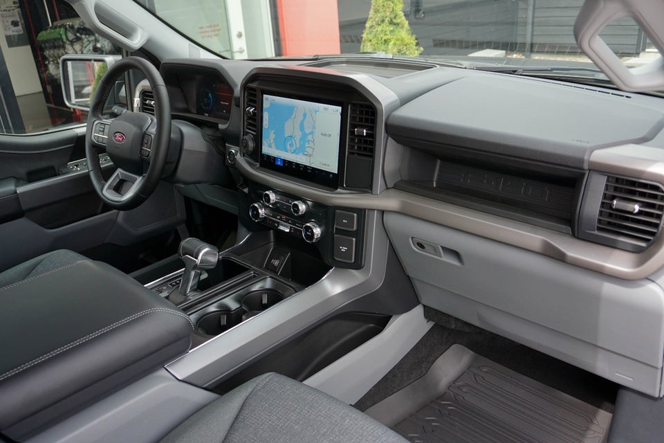 Ford F-150 Lightning XLT Standard Range 4d