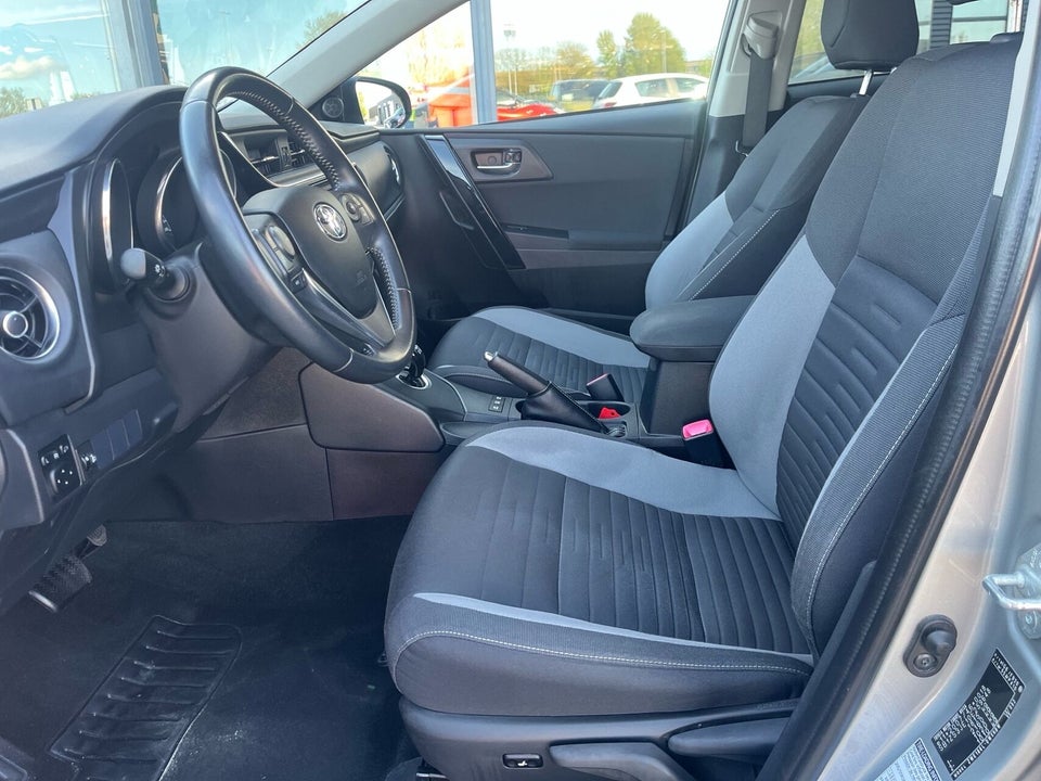 Toyota Auris 1,8 Hybrid H2 Comfort Touring Sports CVT 5d