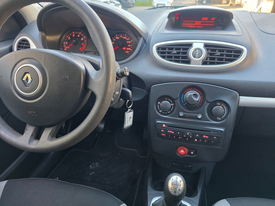 Renault Clio IV 1,2 16V Expression 5d