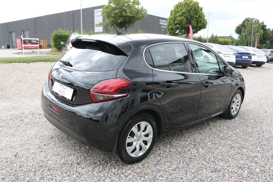 Peugeot 208 1,5 BlueHDi 100 Signature Sky 5d