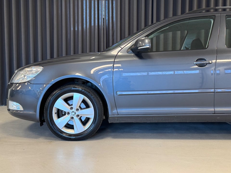 Skoda Octavia 1,6 TDi 105 Ambiente Combi 5d