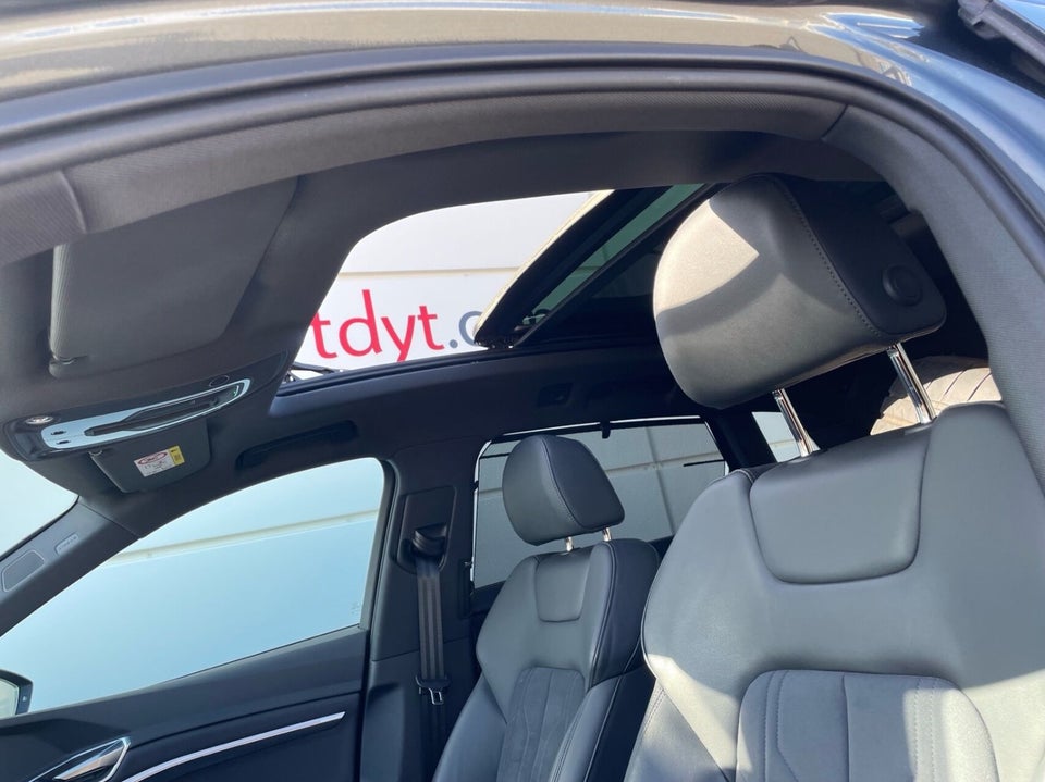 Audi e-tron 55 S-line quattro 5d