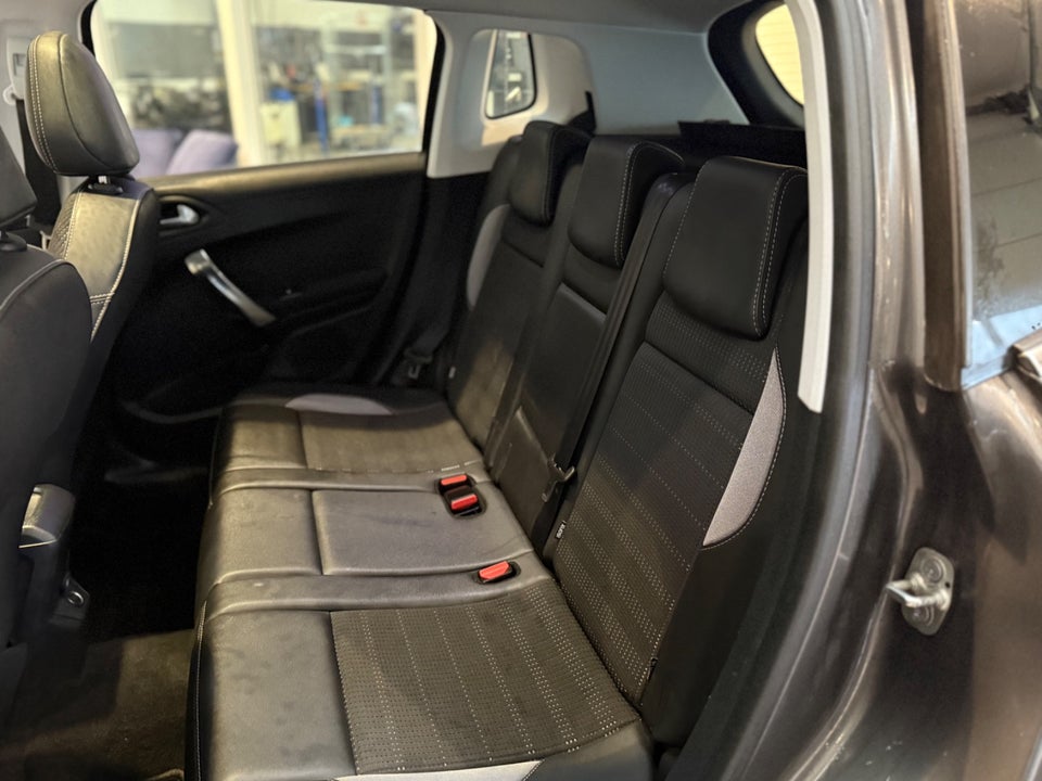 Peugeot 2008 1,2 e-THP 110 Allure Sky 5d