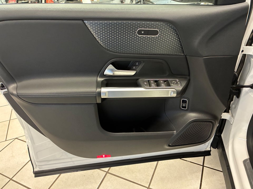 Mercedes EQB300 Progressive Advance 4Matic 5d