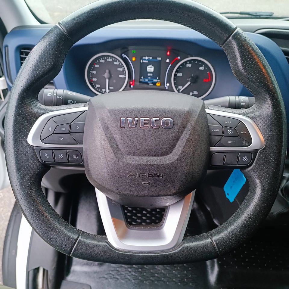 Iveco Daily 3,0 35S18 Box m/lift AG8 2d