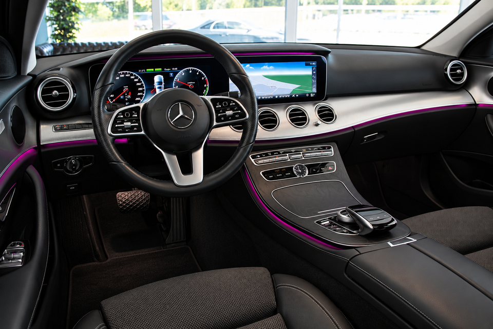 Mercedes E300 de 2,0 AMG Line stc. aut. 5d
