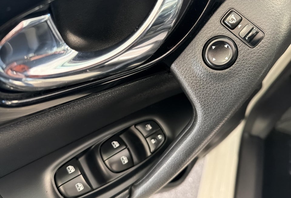 Nissan Qashqai 1,3 Dig-T 140 Acenta 5d