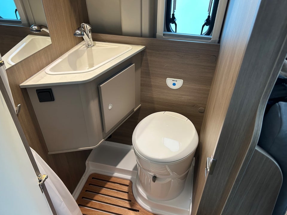 Carado CV602 PRO 2,2 JTD 140 aut. 3d