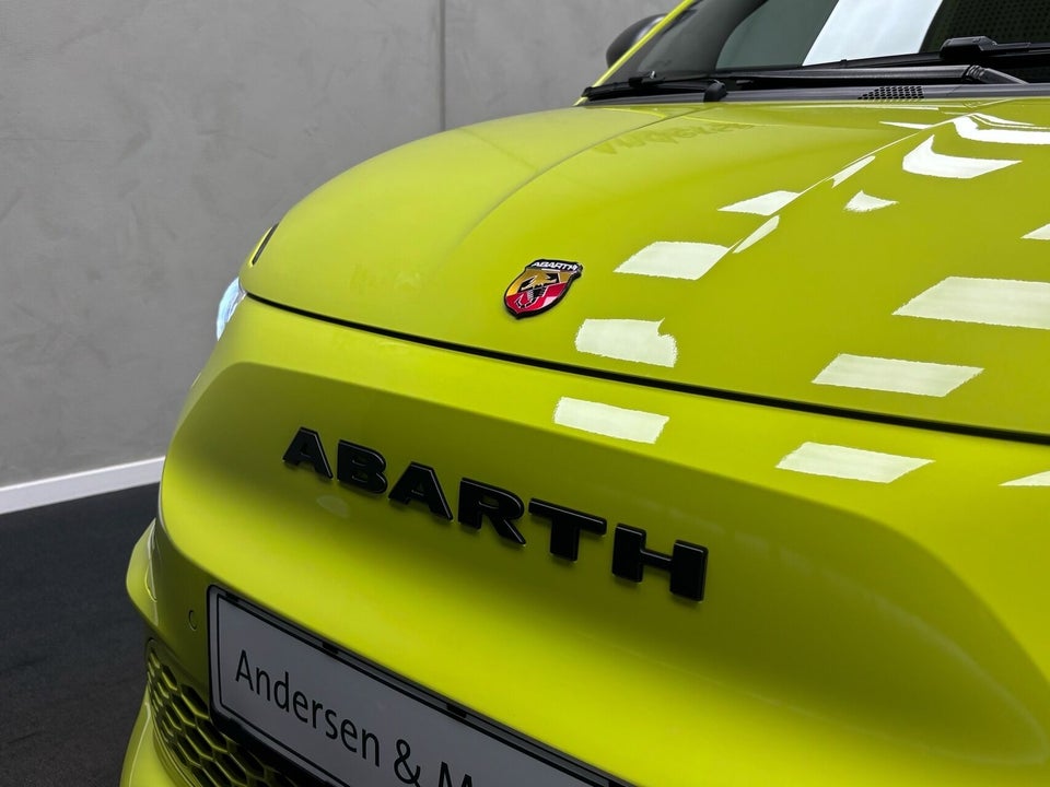 Abarth 500e Scorpionissima 3d
