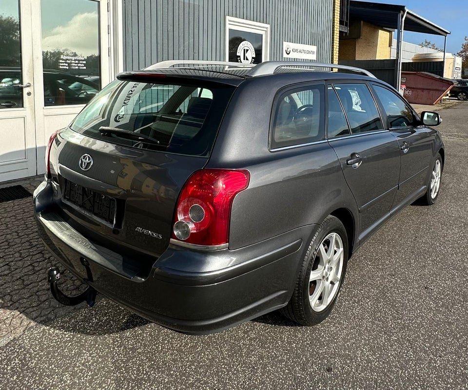 Toyota Avensis 1,8 Sol+ stc. 5d