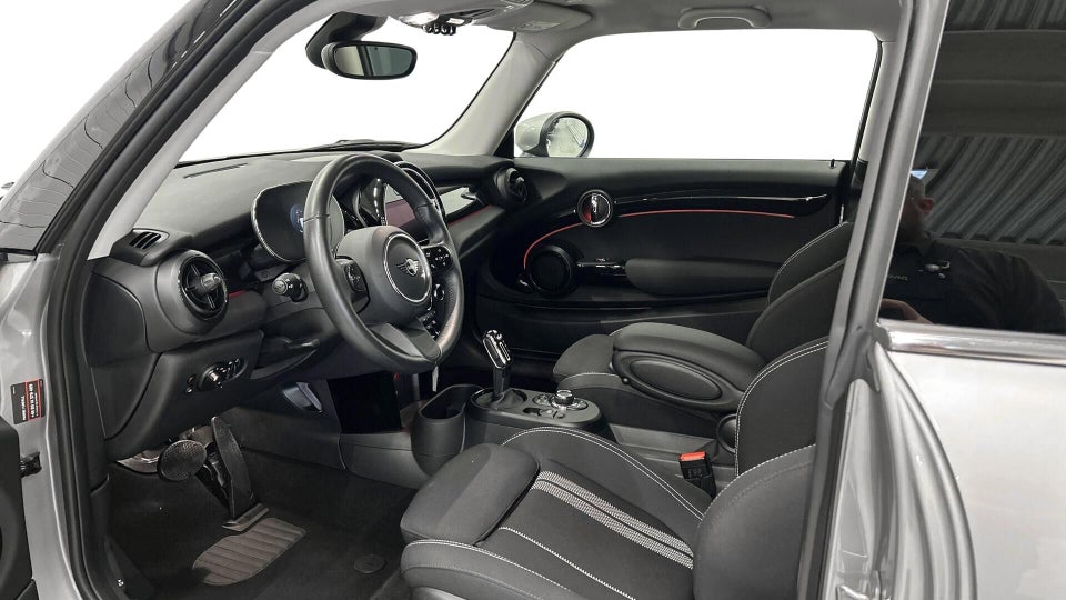 MINI Cooper SE Essential 3d