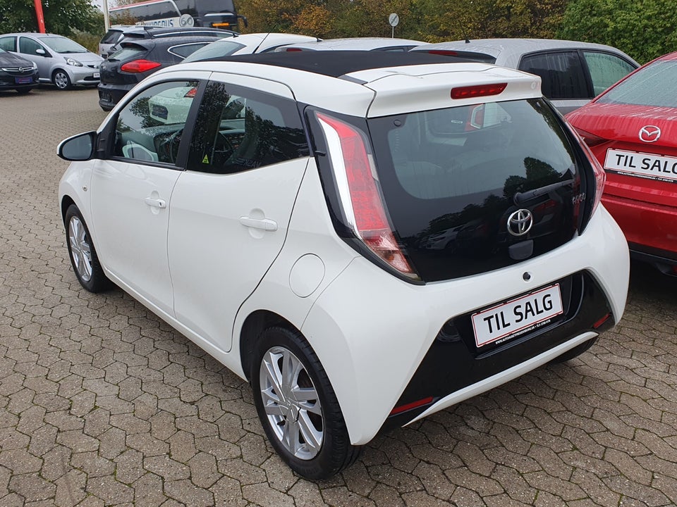 Toyota Aygo 1,0 VVT-i x-wave Sky 5d