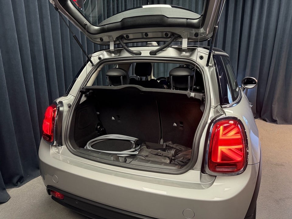 MINI Cooper SE Essential 3d